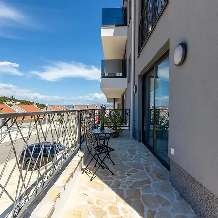 Apartment Blue Chill Sutivan